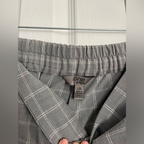 Gray Plaid One Slacks. Size Large - Picture 5 of 6